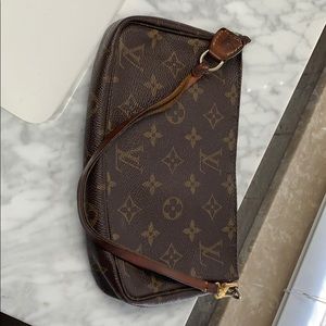 Louis Vuitton Small clutch